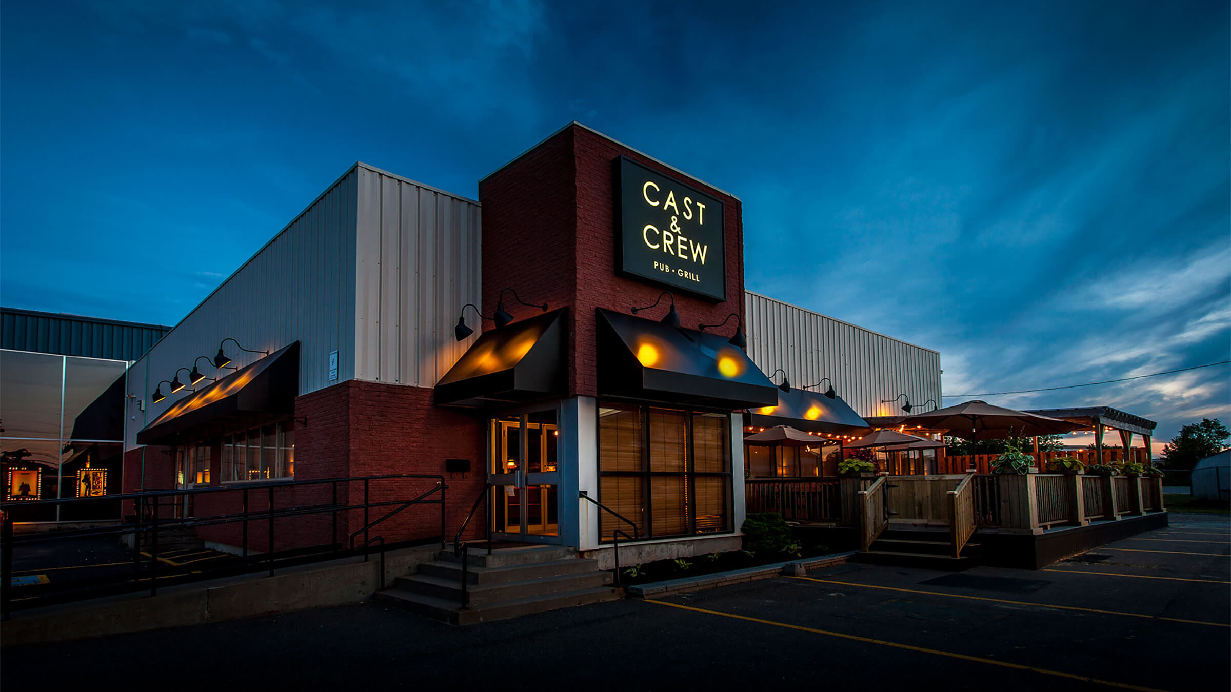 Cast & Crew Gastropub / #CanadaDo / Best Restaurants in Bathurst